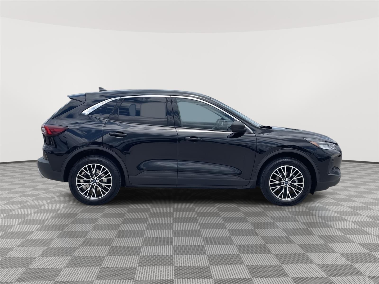 Vehicle photo 6
