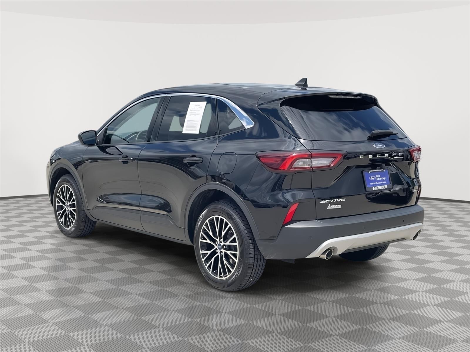 Vehicle photo 9