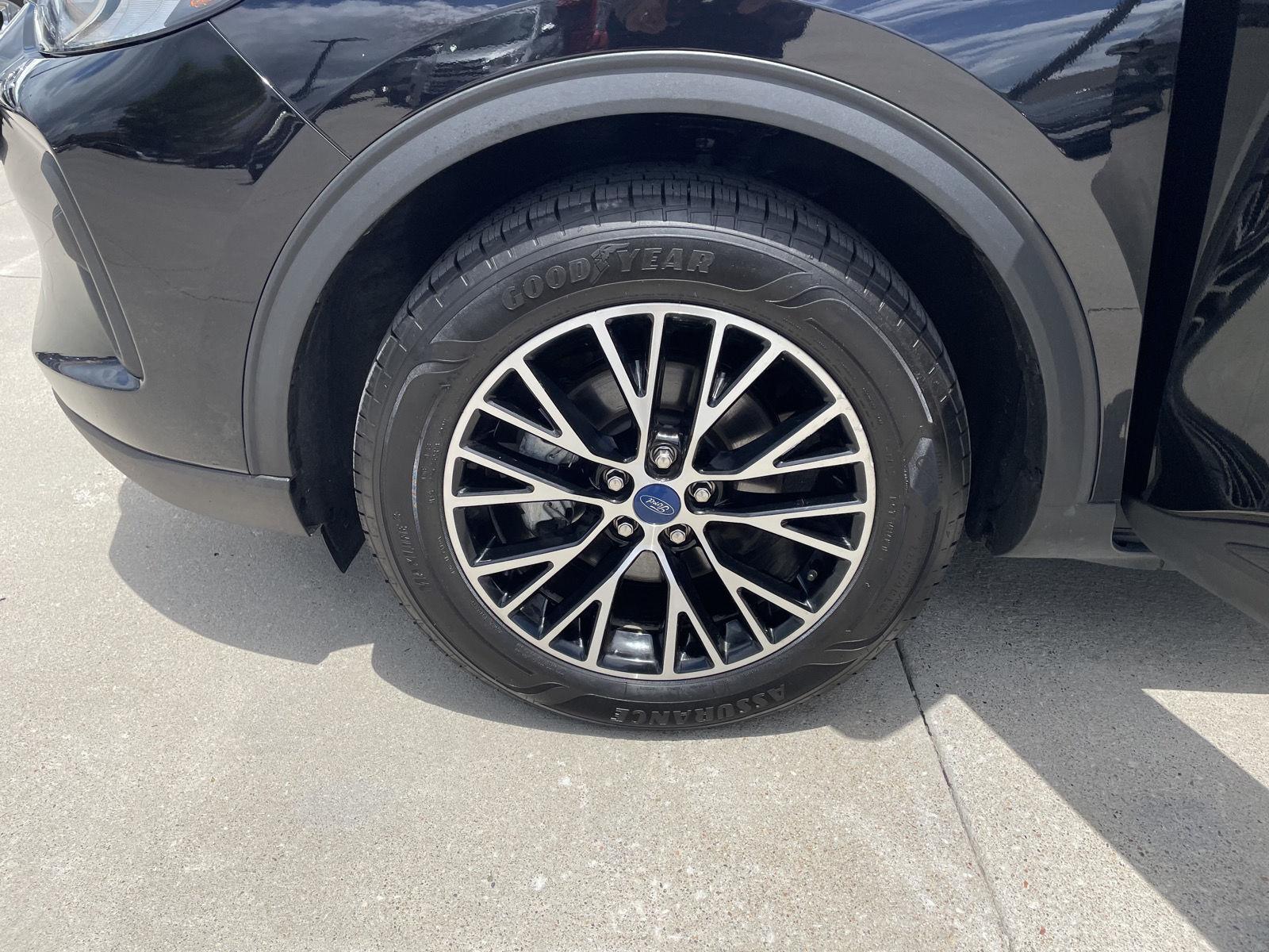 Vehicle photo 10