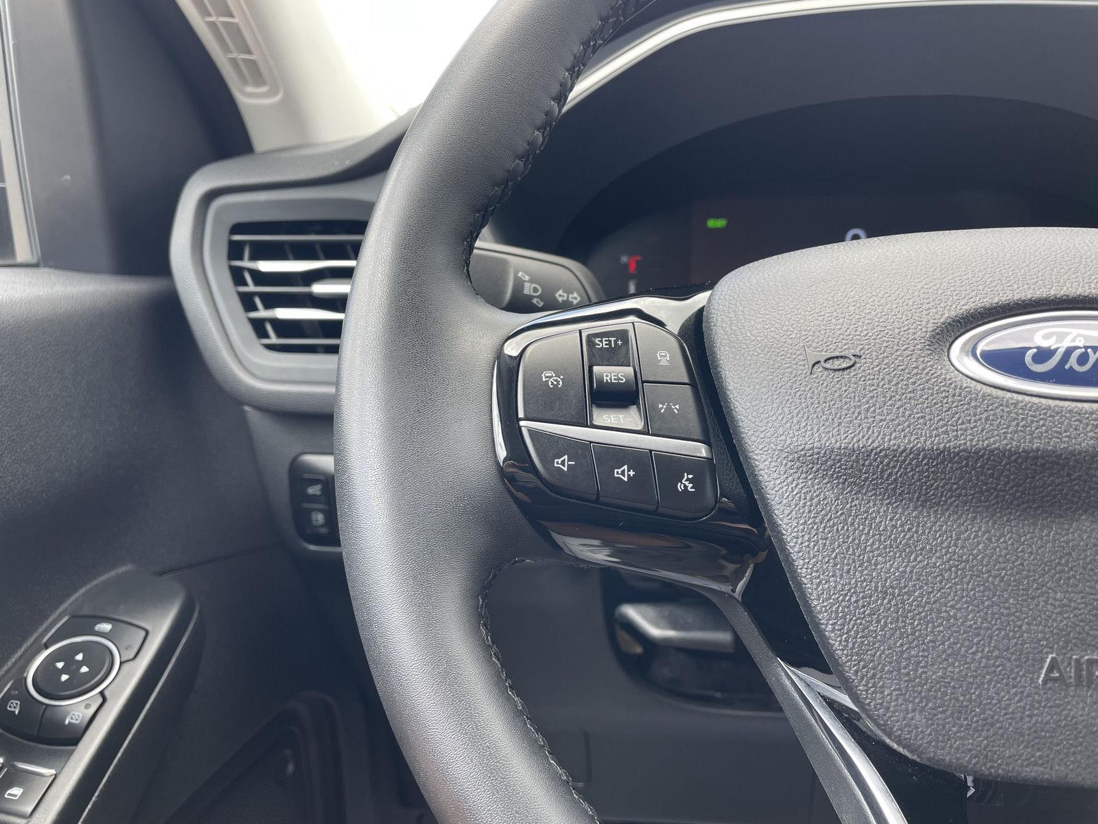 Vehicle photo 13