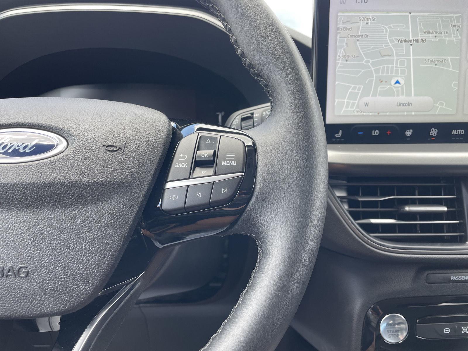 Vehicle photo 14