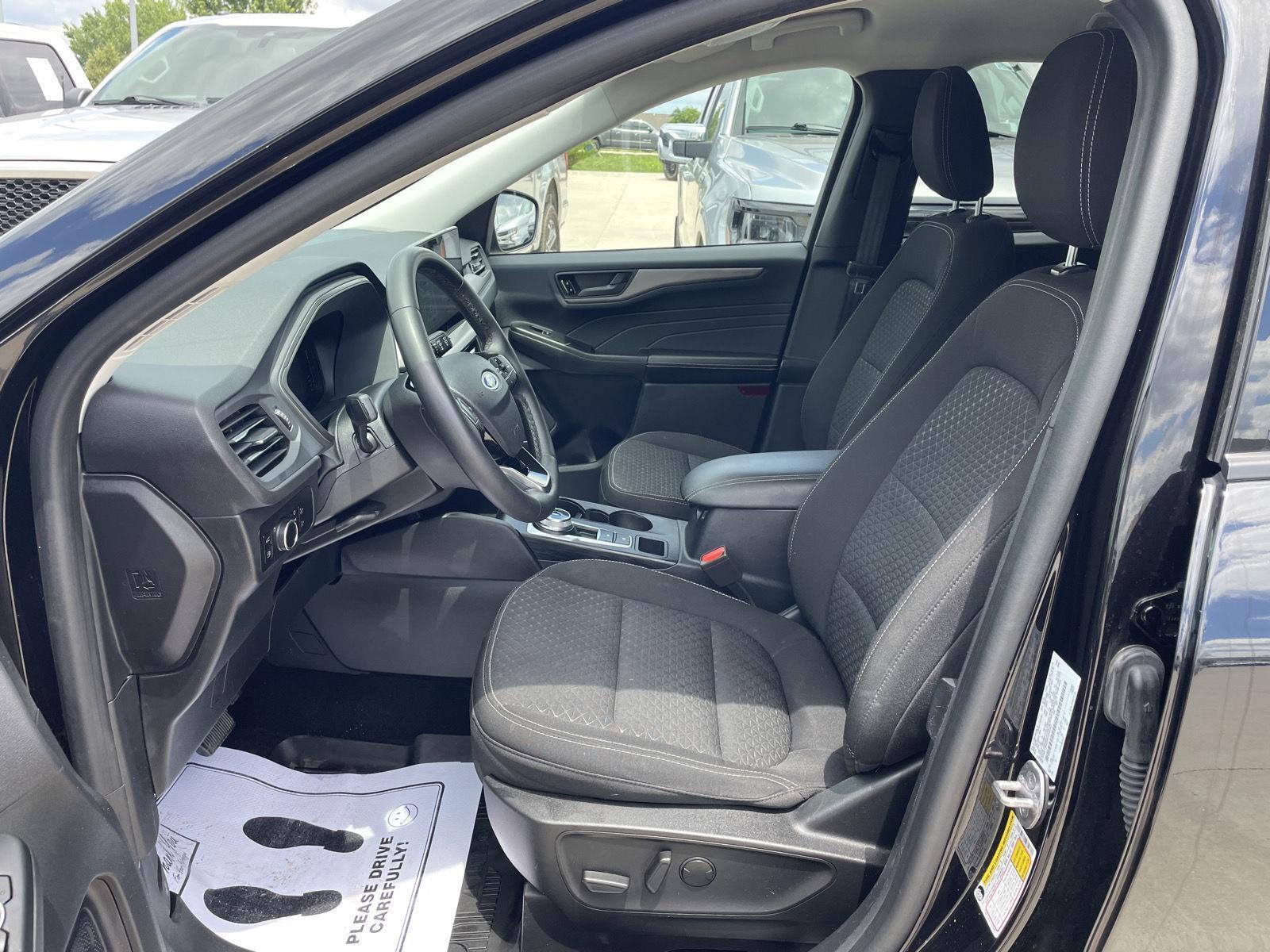 Vehicle photo 17