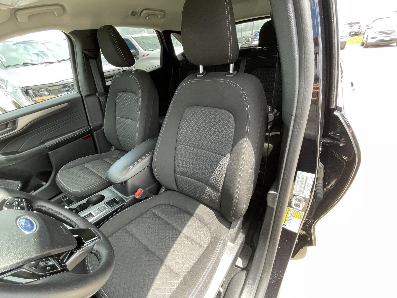 Vehicle photo 18