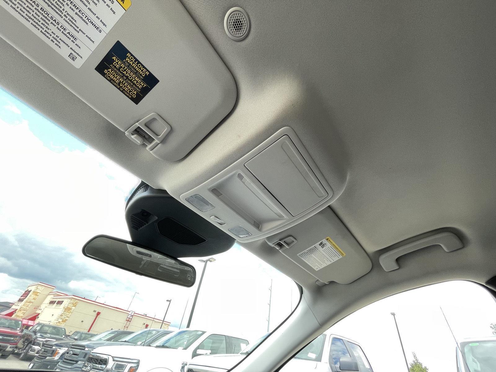 Vehicle photo 21