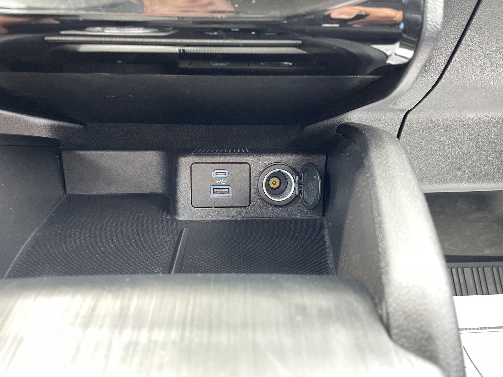 Vehicle photo 28