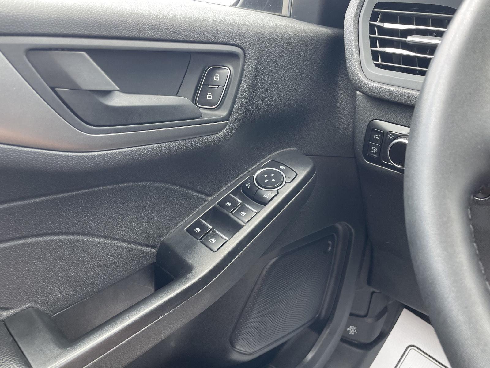 Vehicle photo 29