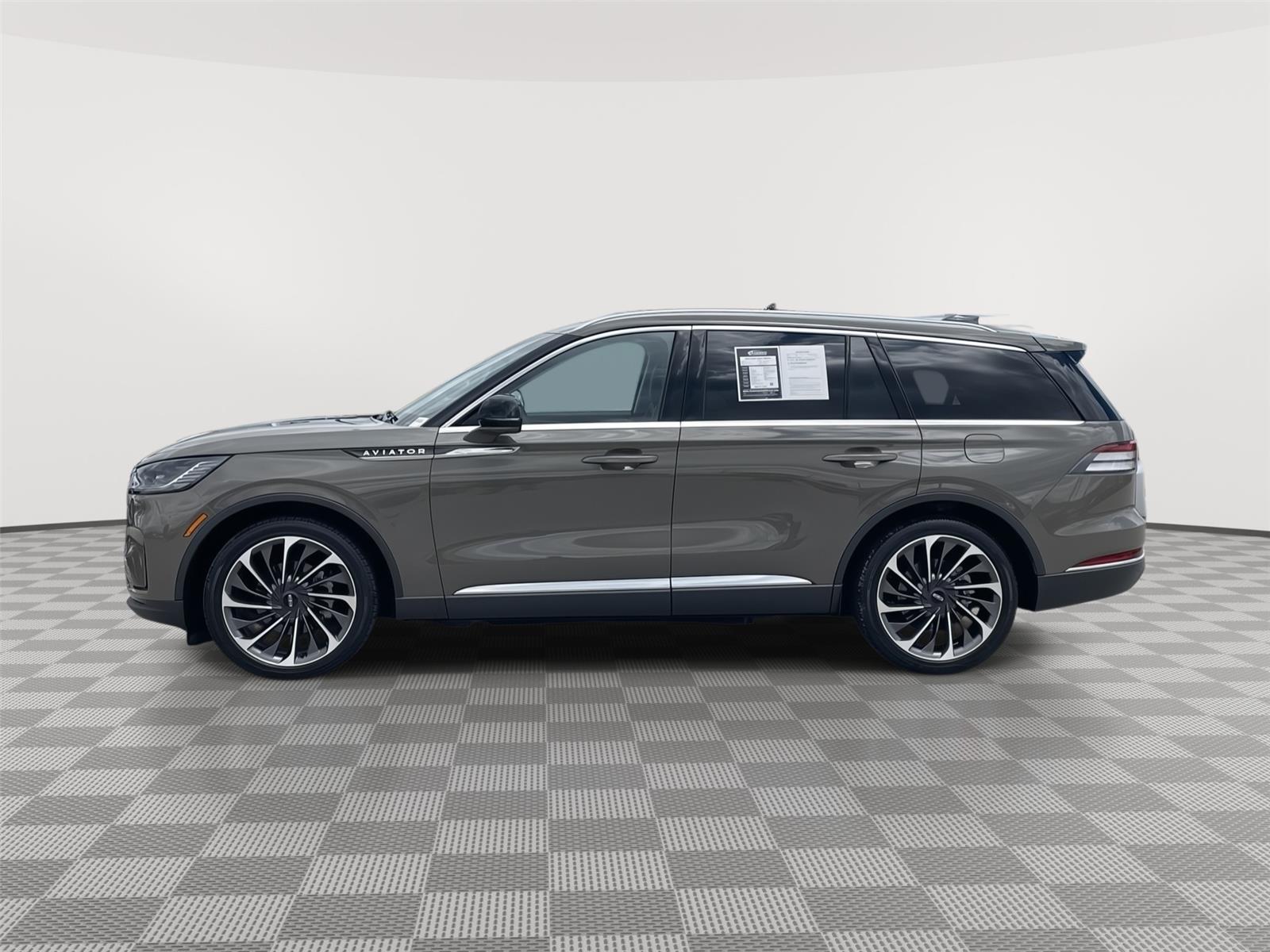 Vehicle photo 2
