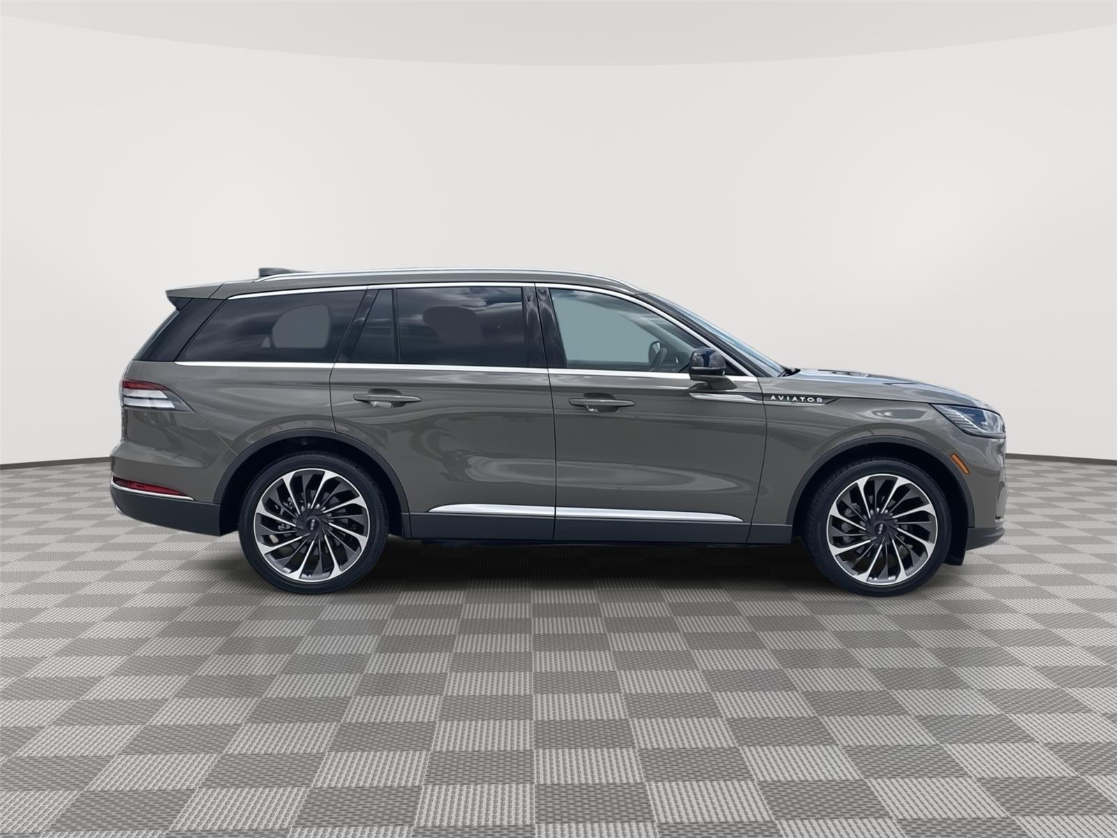 Vehicle photo 6