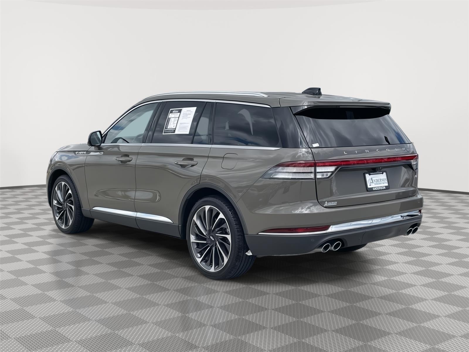 Vehicle photo 9