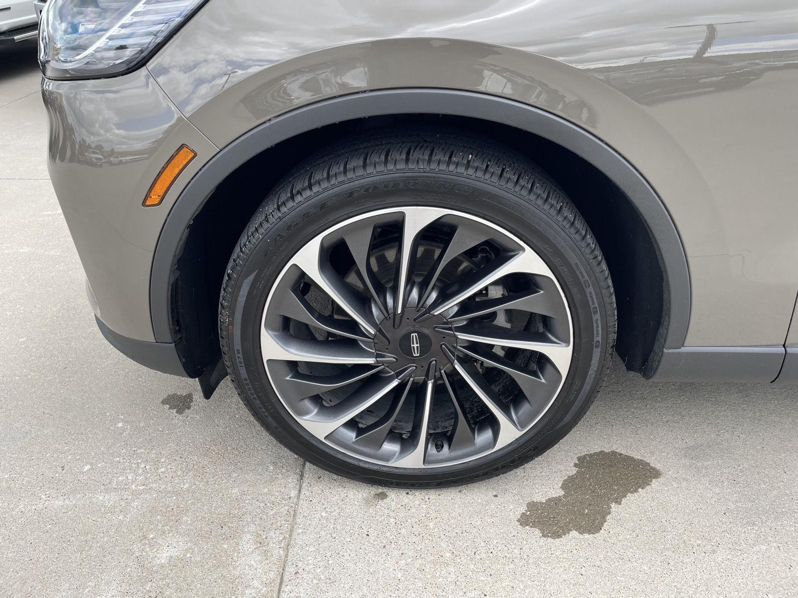 Vehicle photo 10