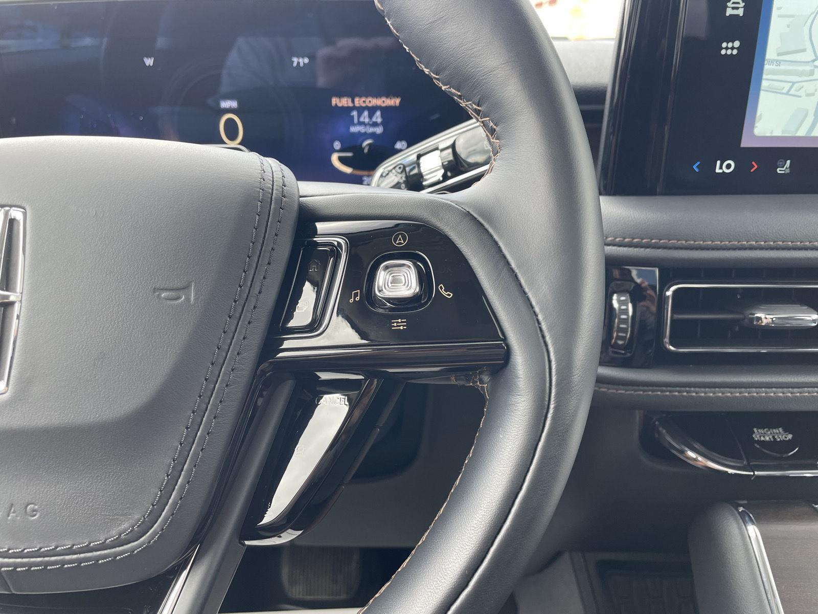 Vehicle photo 14