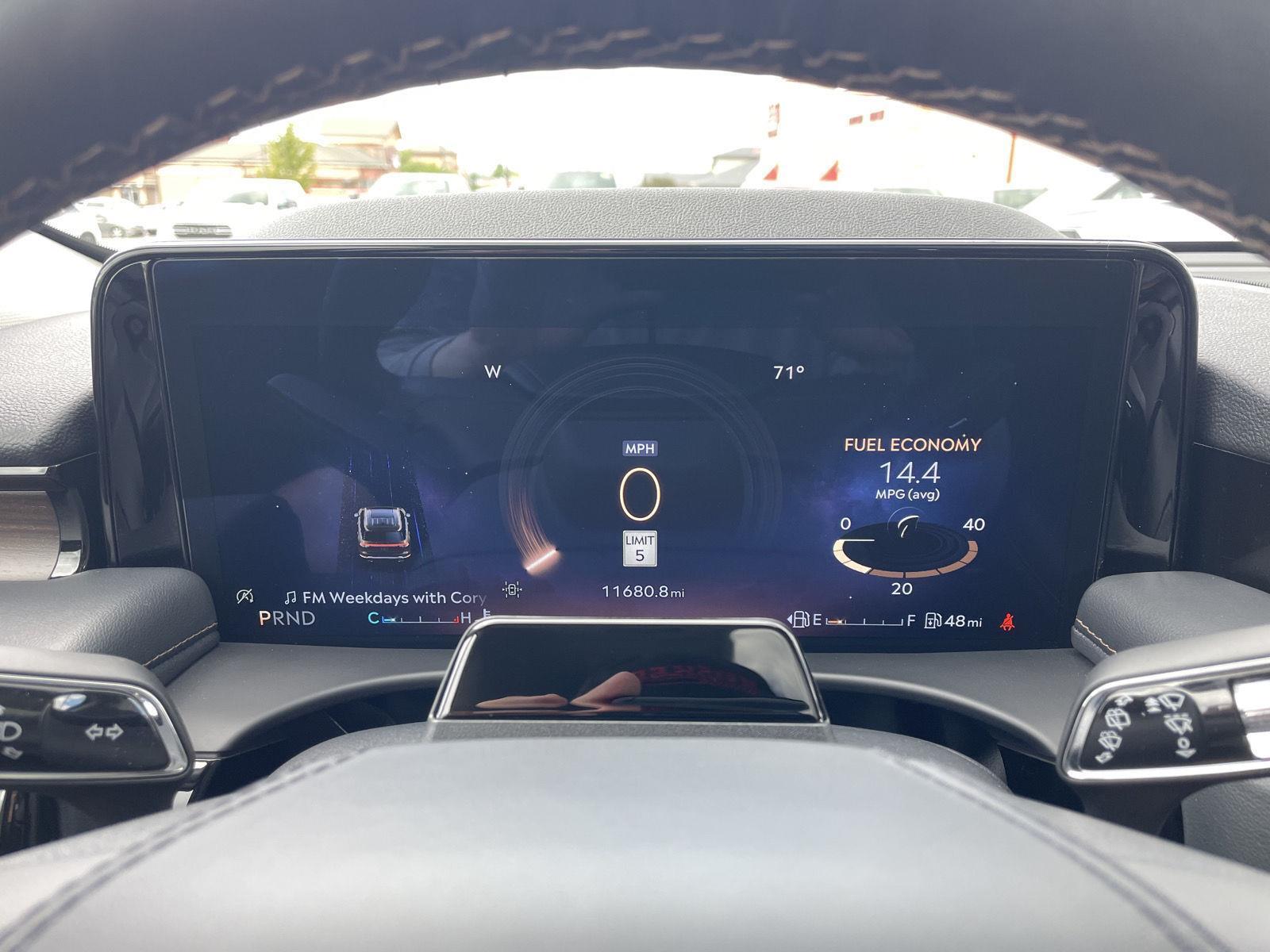 Vehicle photo 15