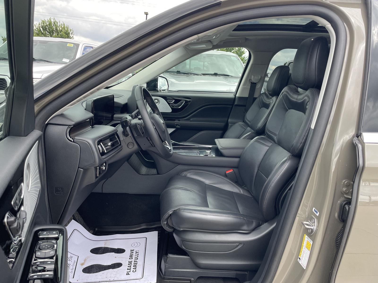 Vehicle photo 17