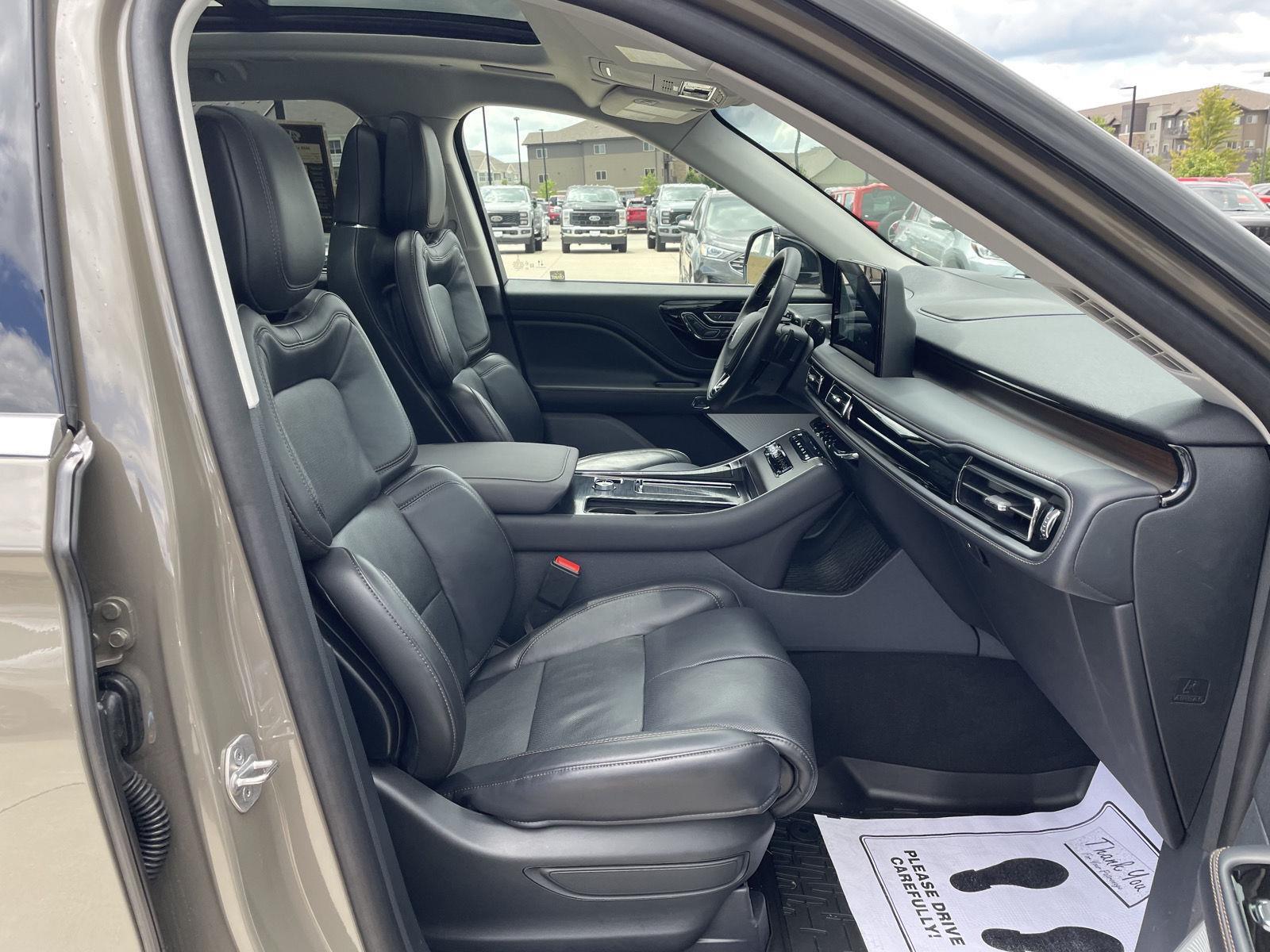 Vehicle photo 19
