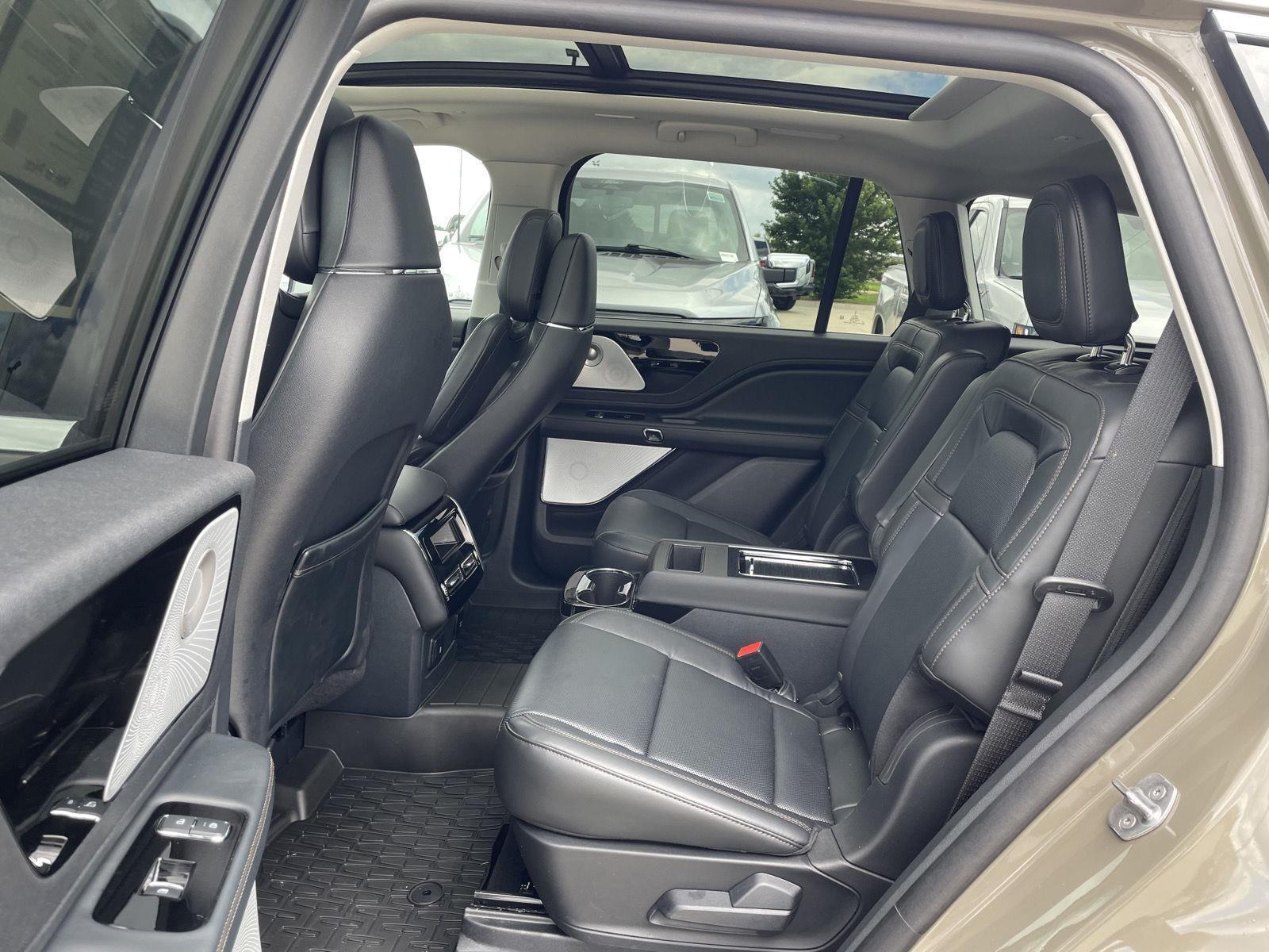 Vehicle photo 20