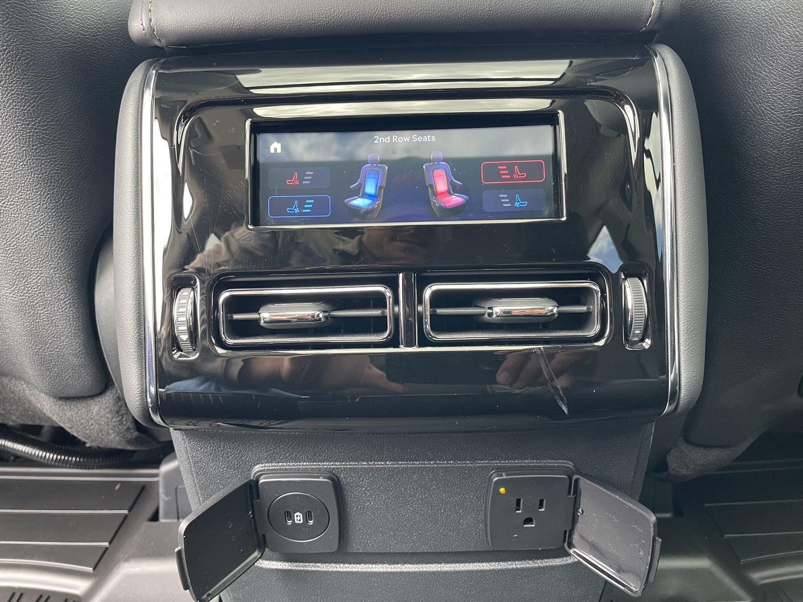 Vehicle photo 21