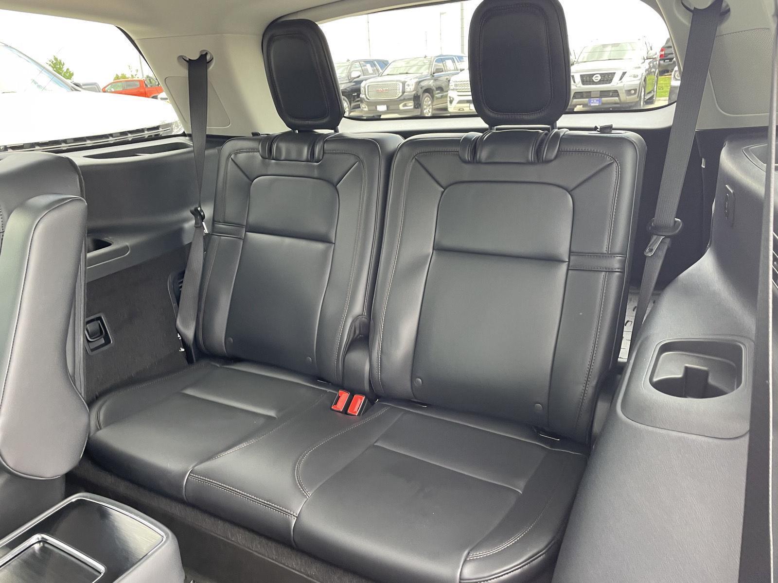 Vehicle photo 23