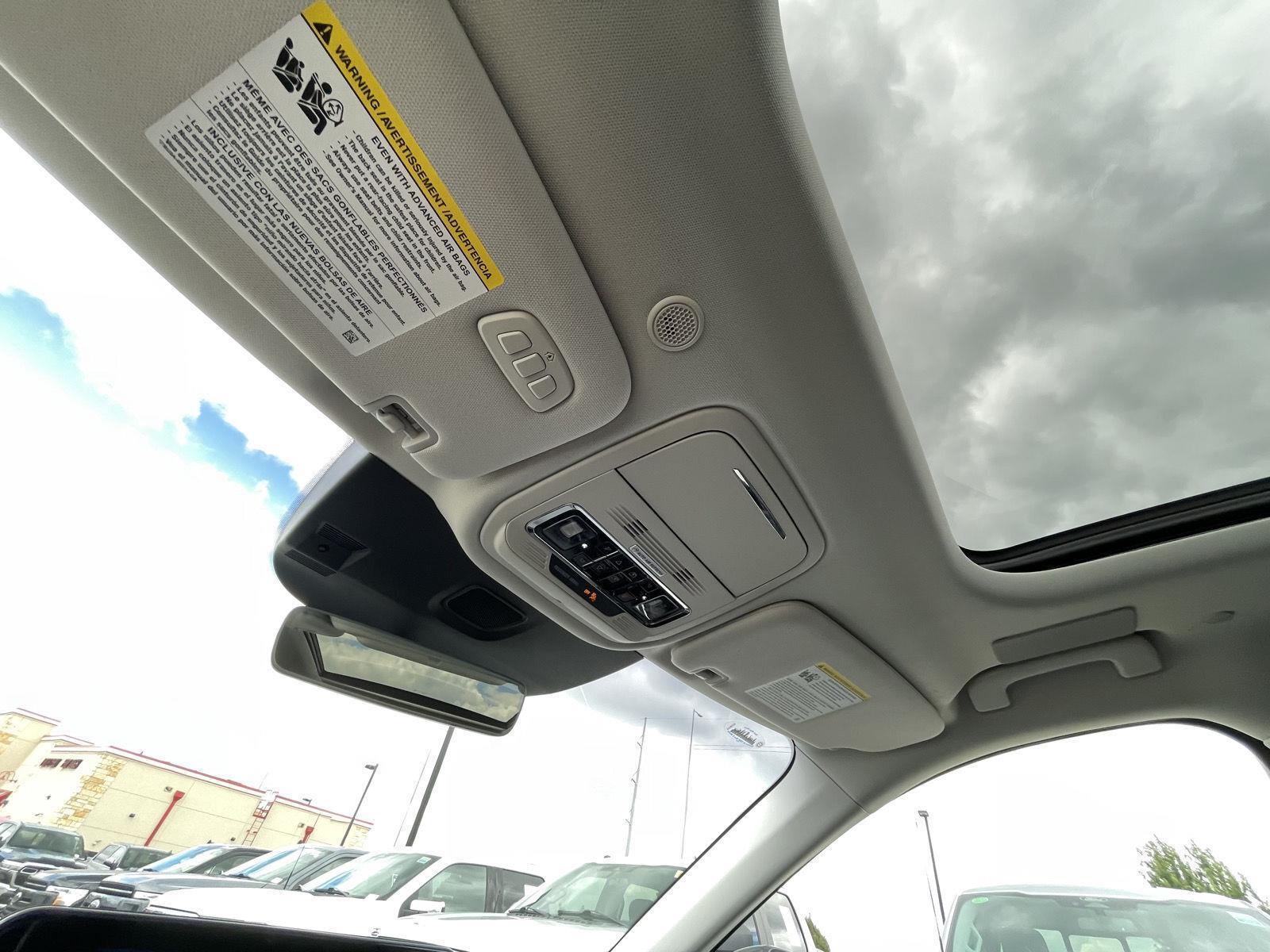 Vehicle photo 24