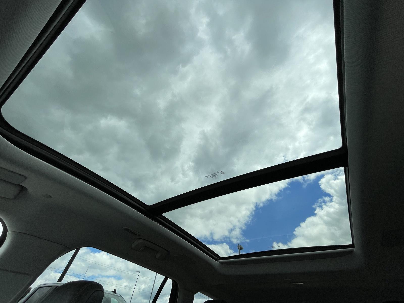 Vehicle photo 25