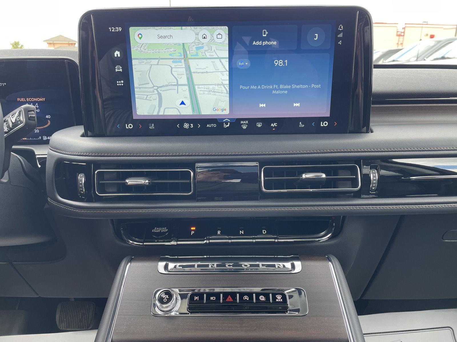 Vehicle photo 26