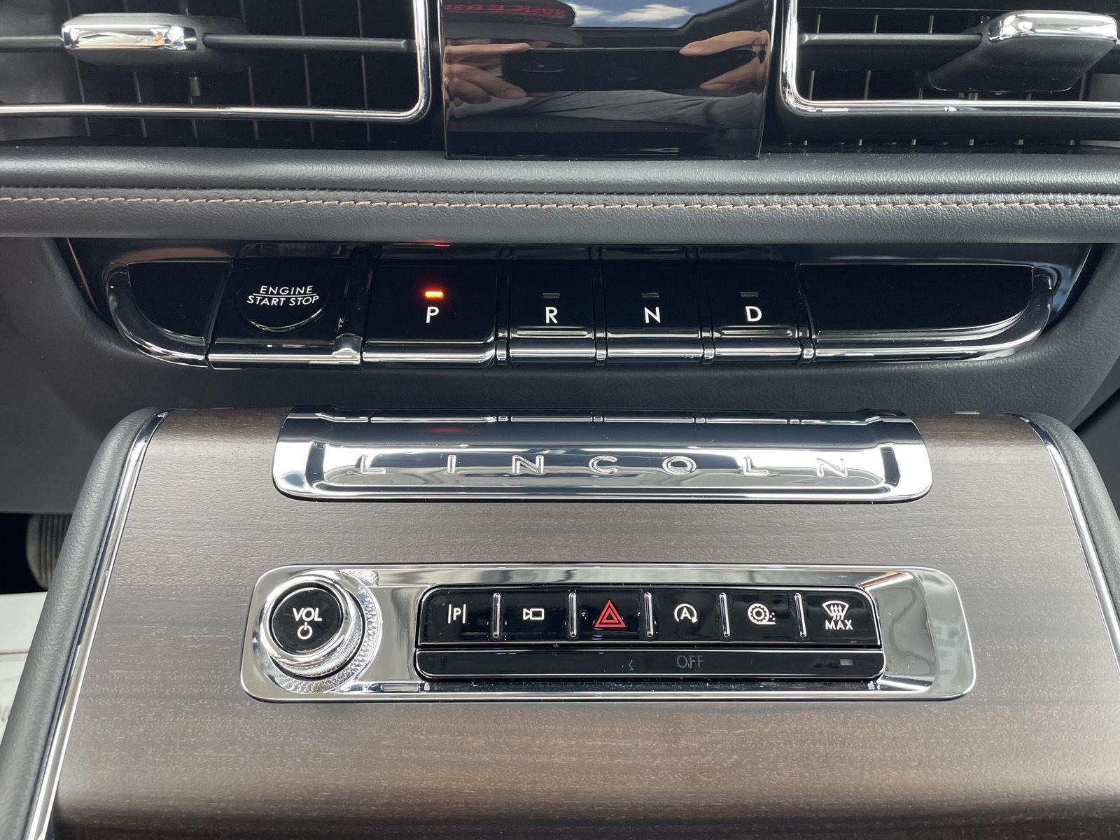 Vehicle photo 32