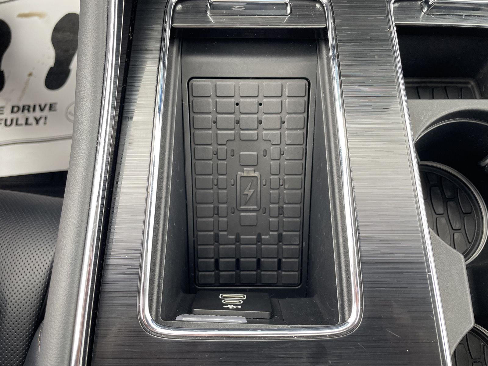 Vehicle photo 33