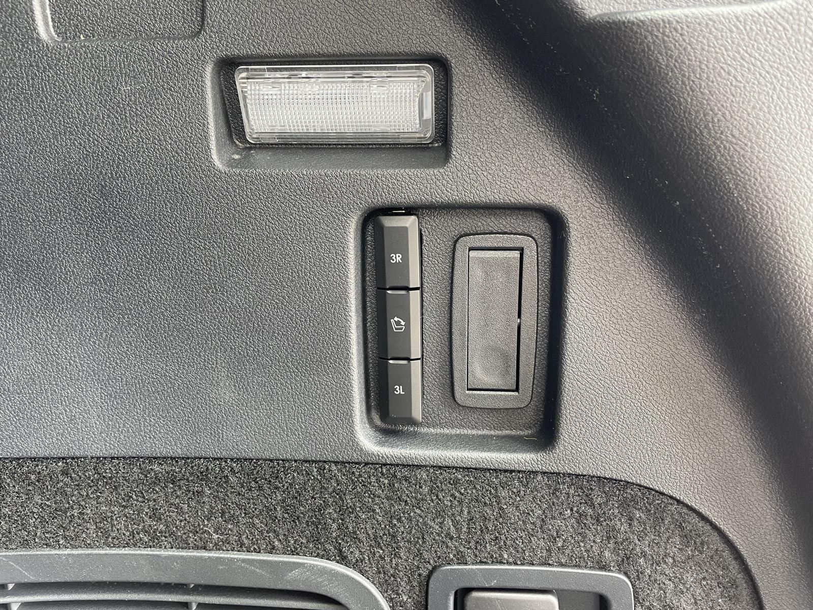 Vehicle photo 40