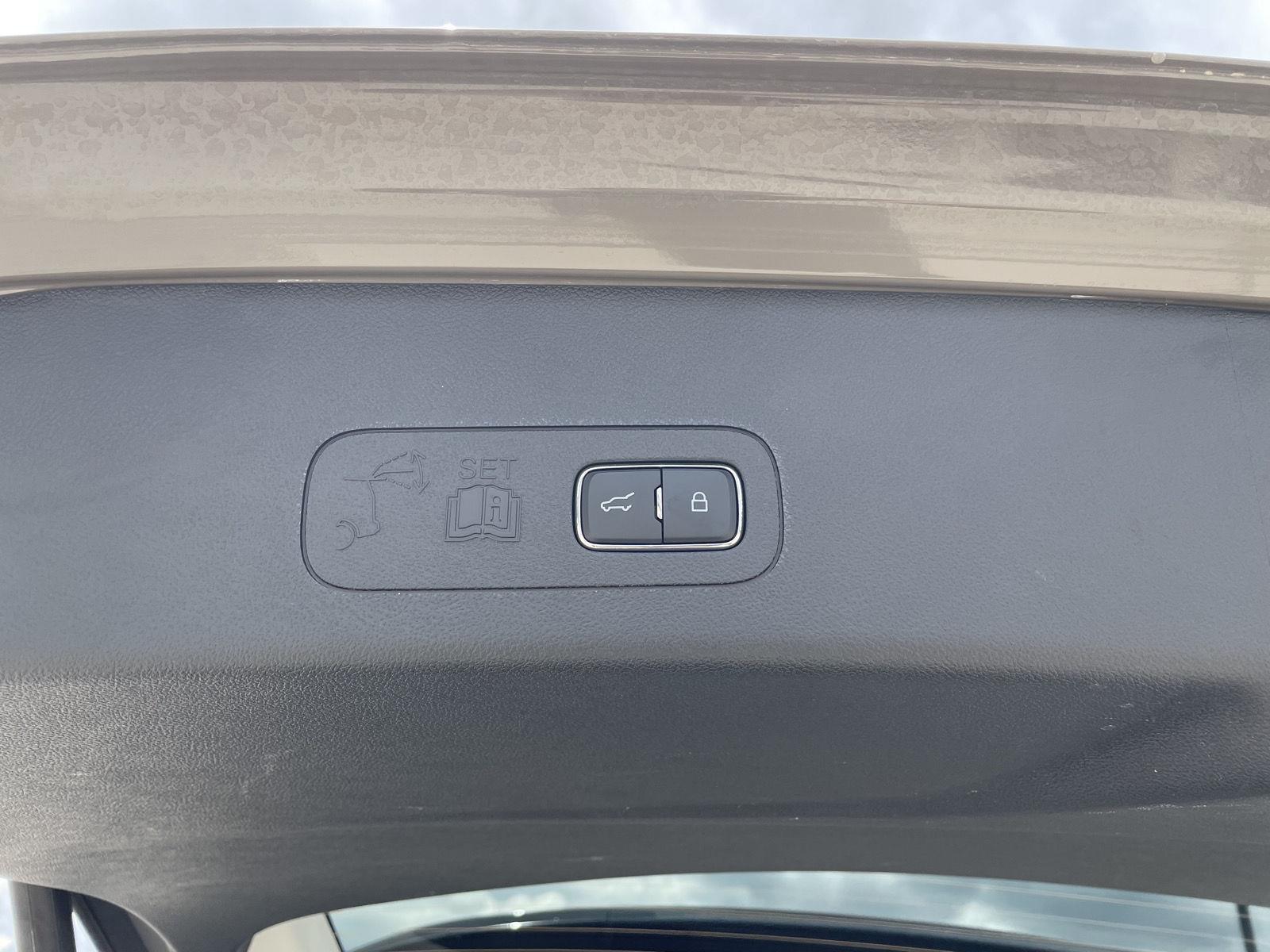 Vehicle photo 42