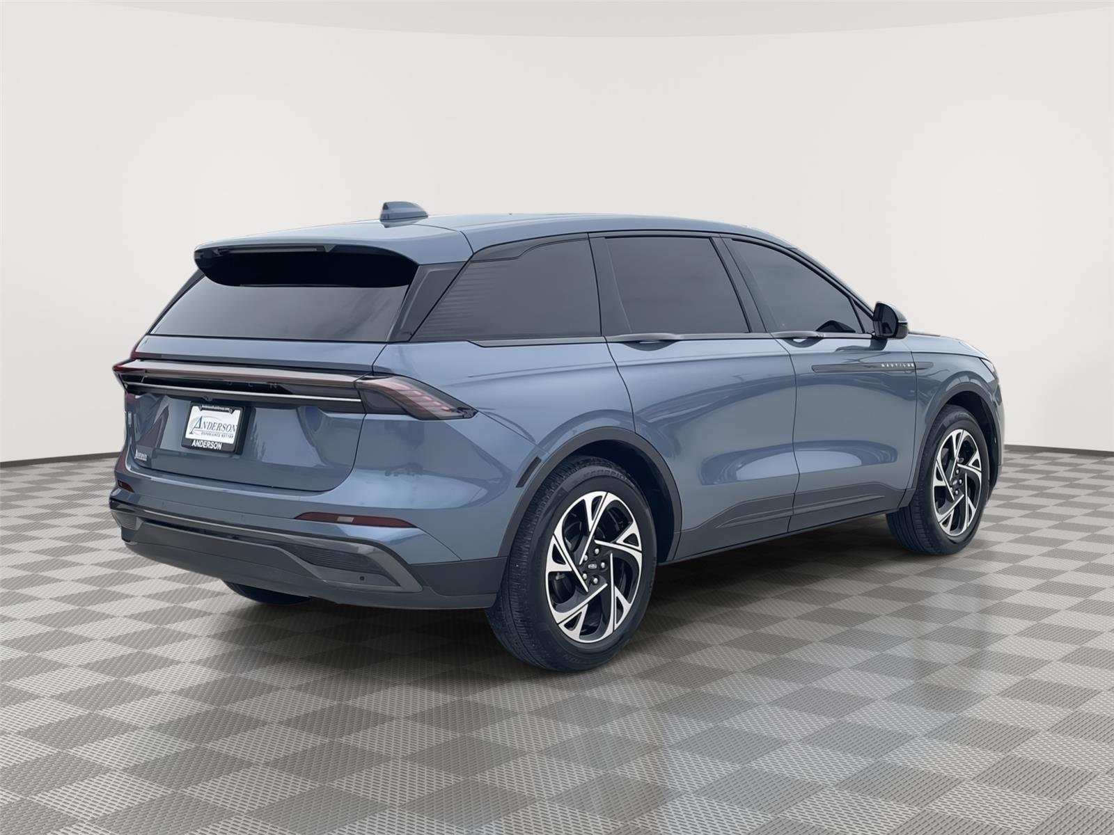 Vehicle photo 7