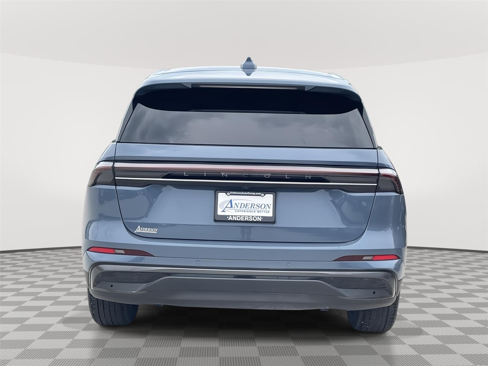 Vehicle photo 8