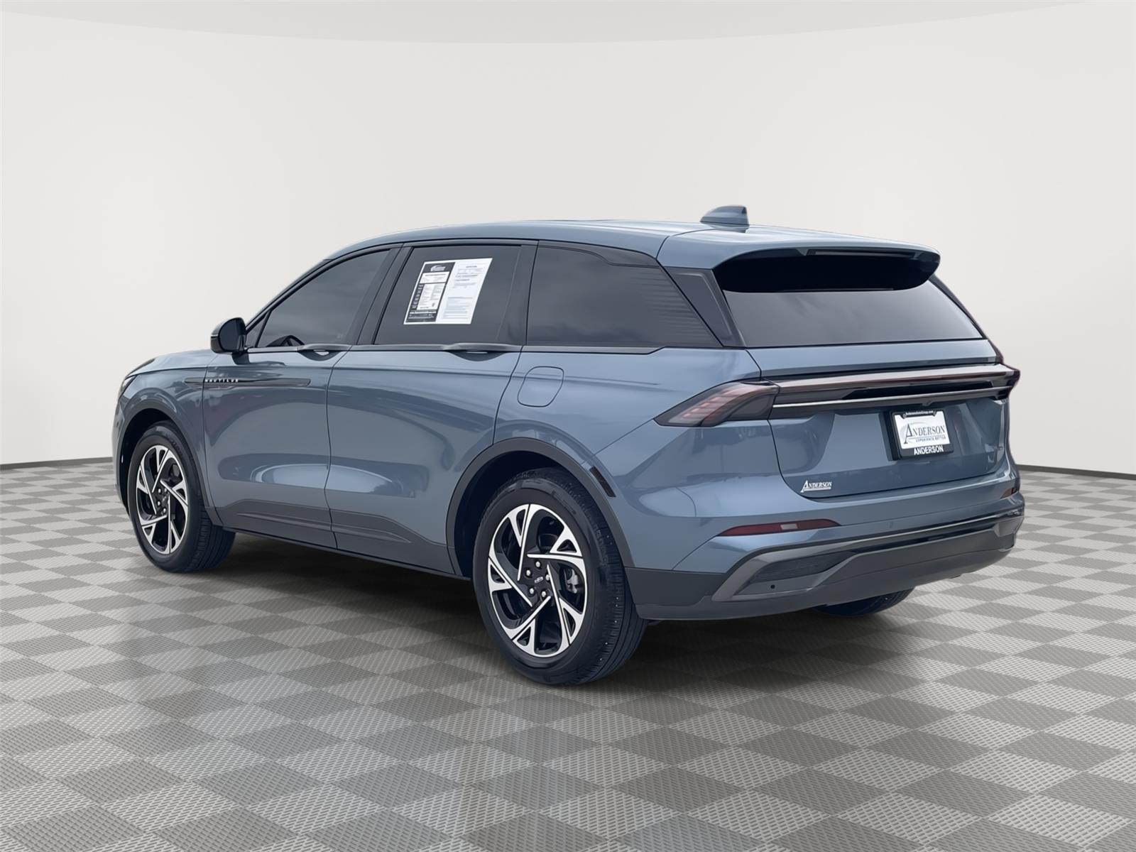 Vehicle photo 9