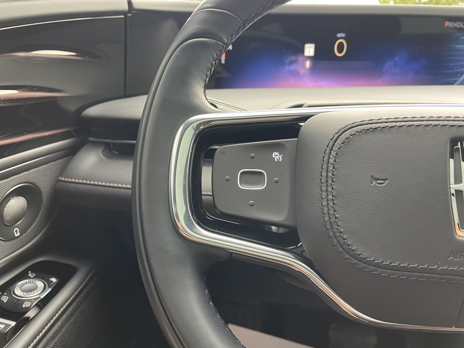 Vehicle photo 13