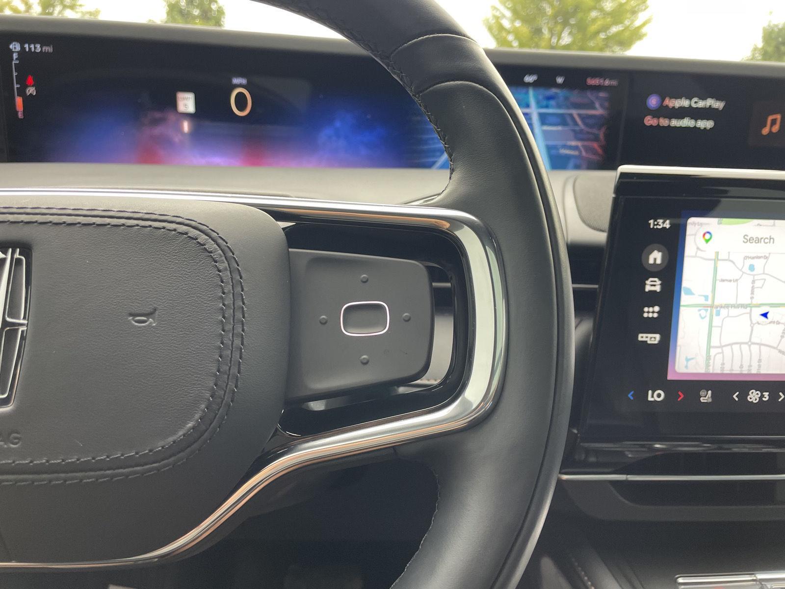 Vehicle photo 14