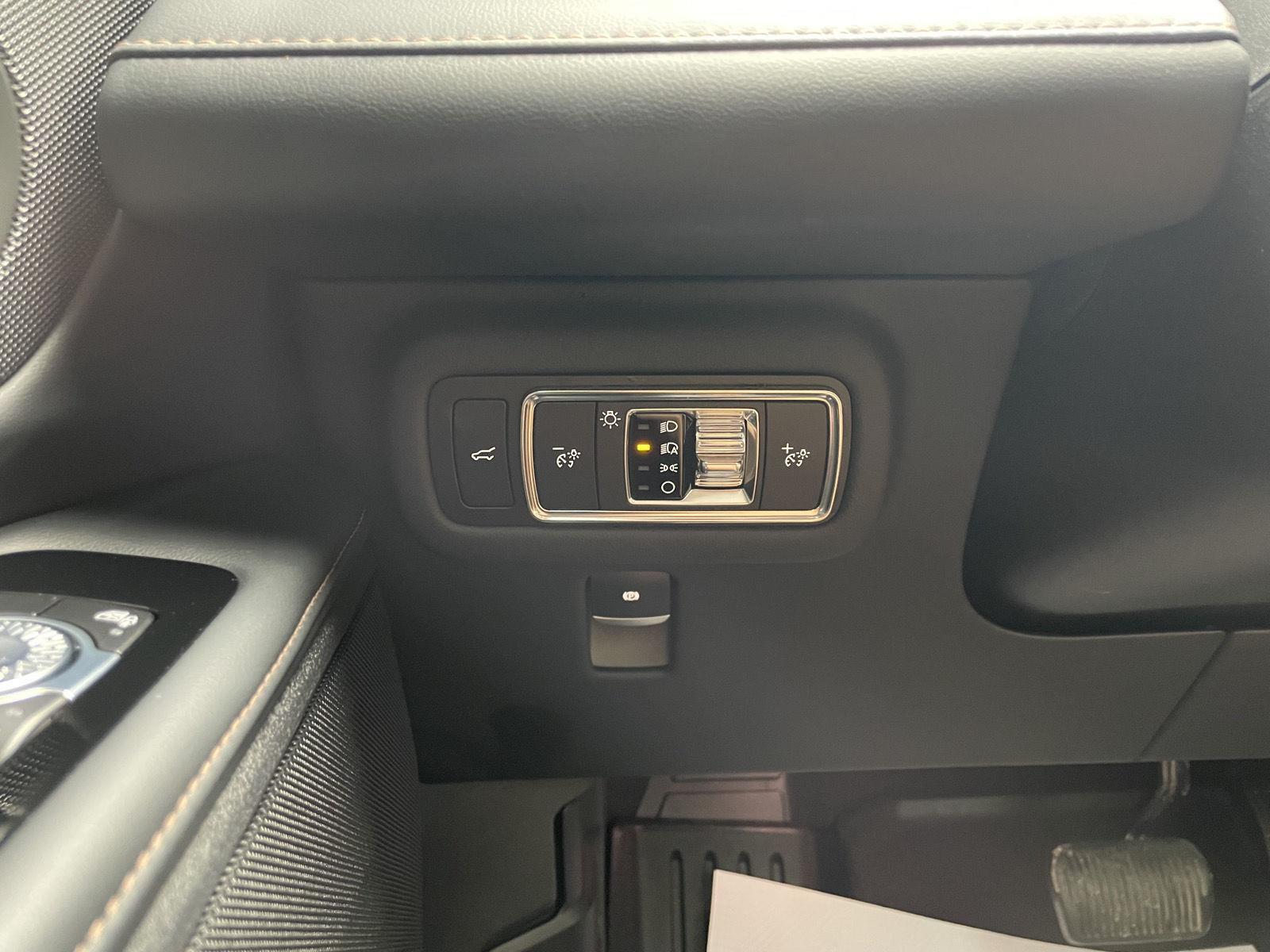 Vehicle photo 16