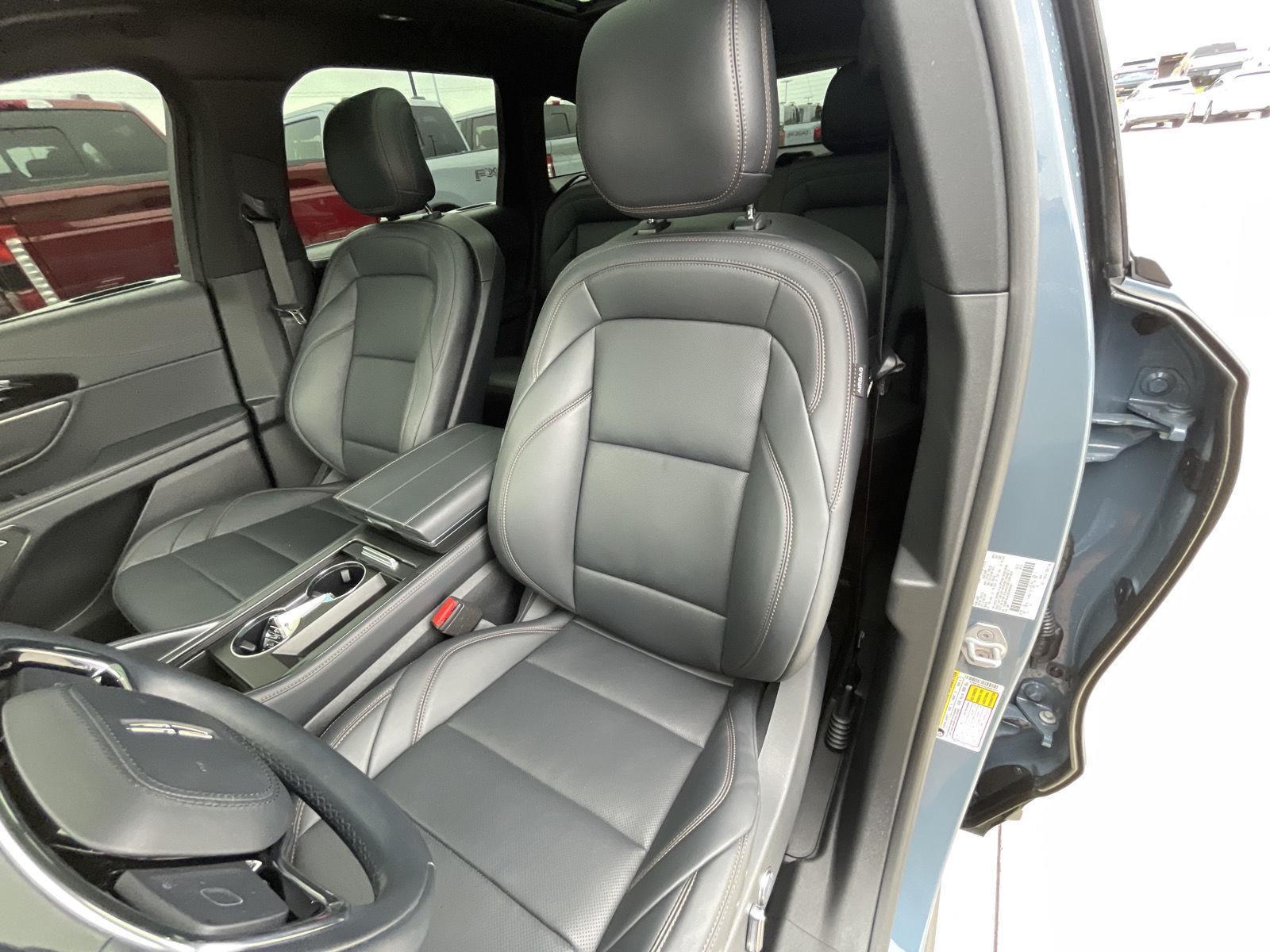 Vehicle photo 18