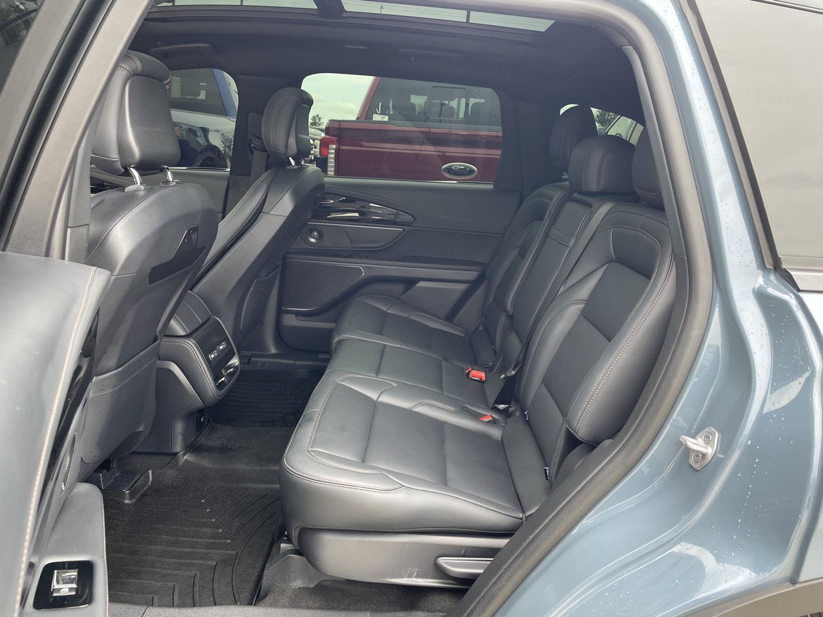 Vehicle photo 20