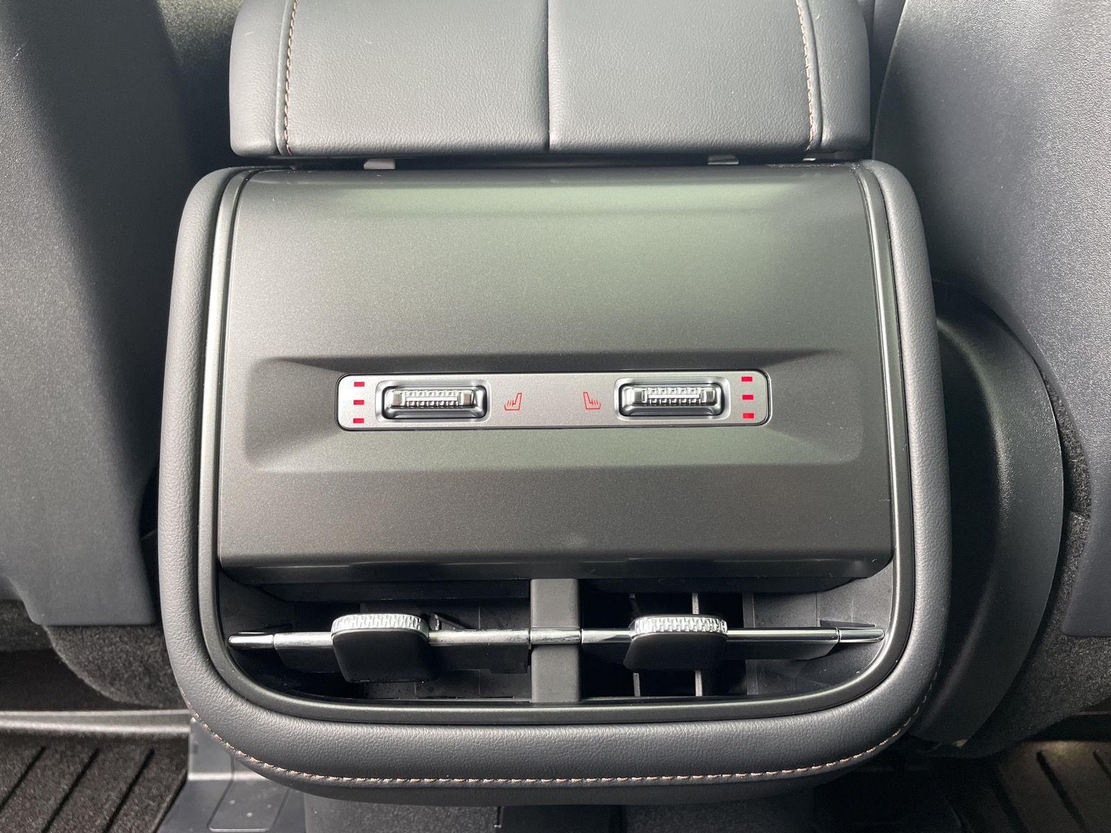 Vehicle photo 21