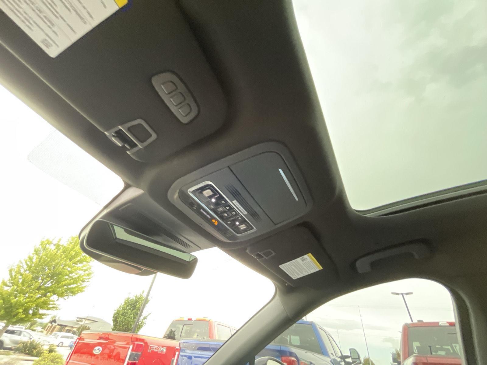 Vehicle photo 22