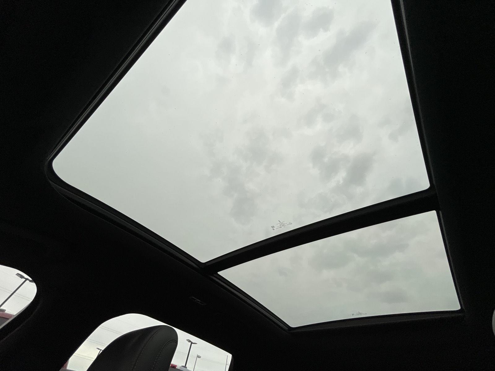 Vehicle photo 23