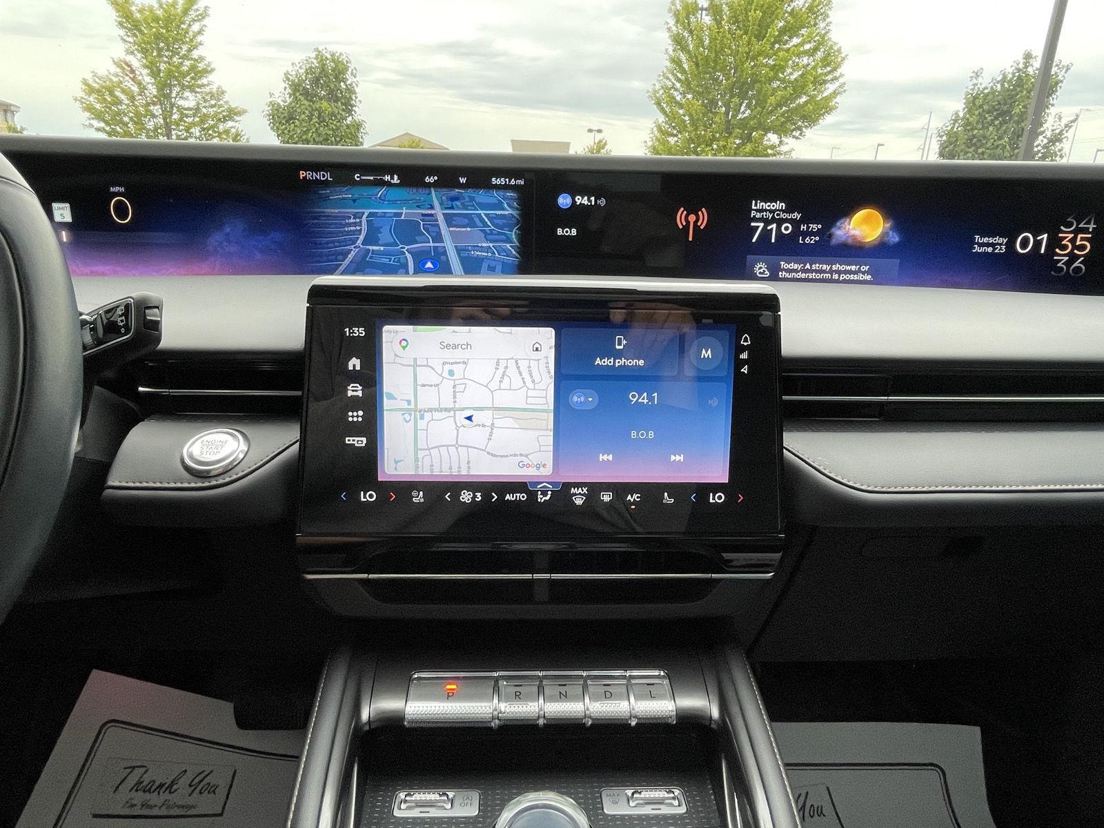 Vehicle photo 24