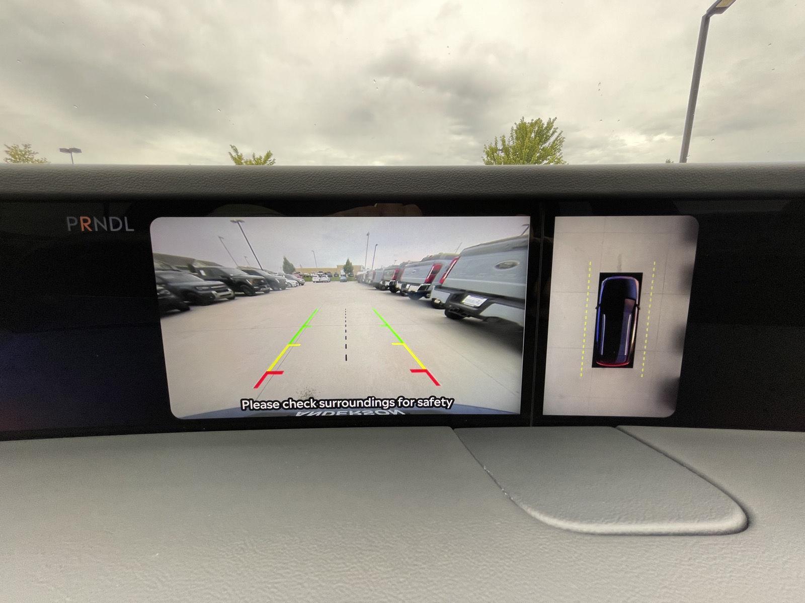 Vehicle photo 25
