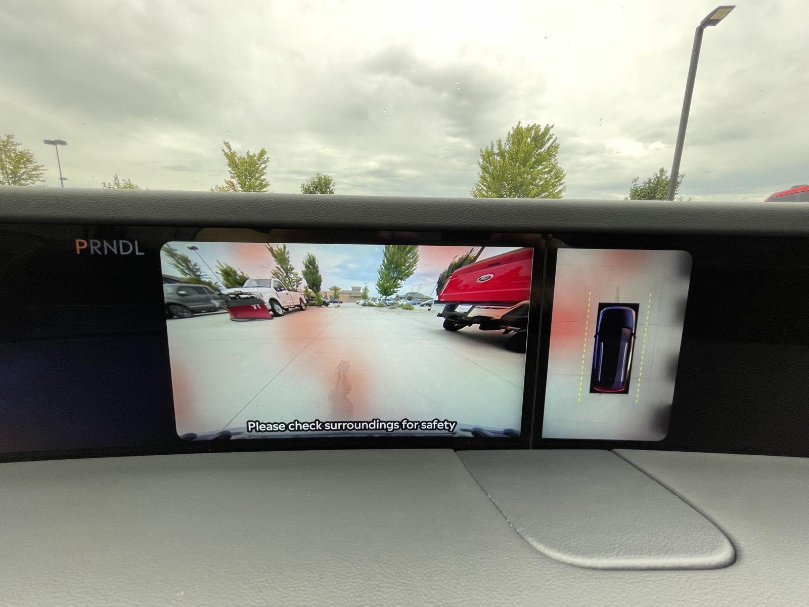 Vehicle photo 26