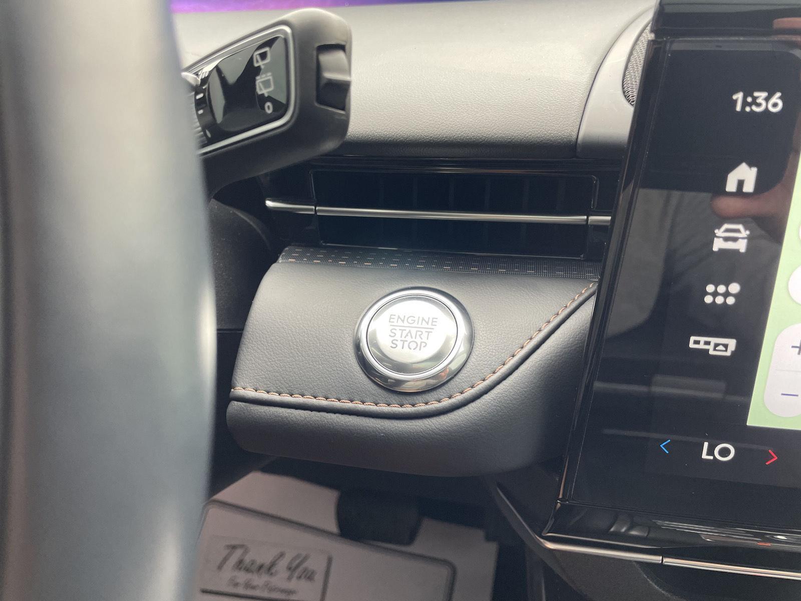 Vehicle photo 28