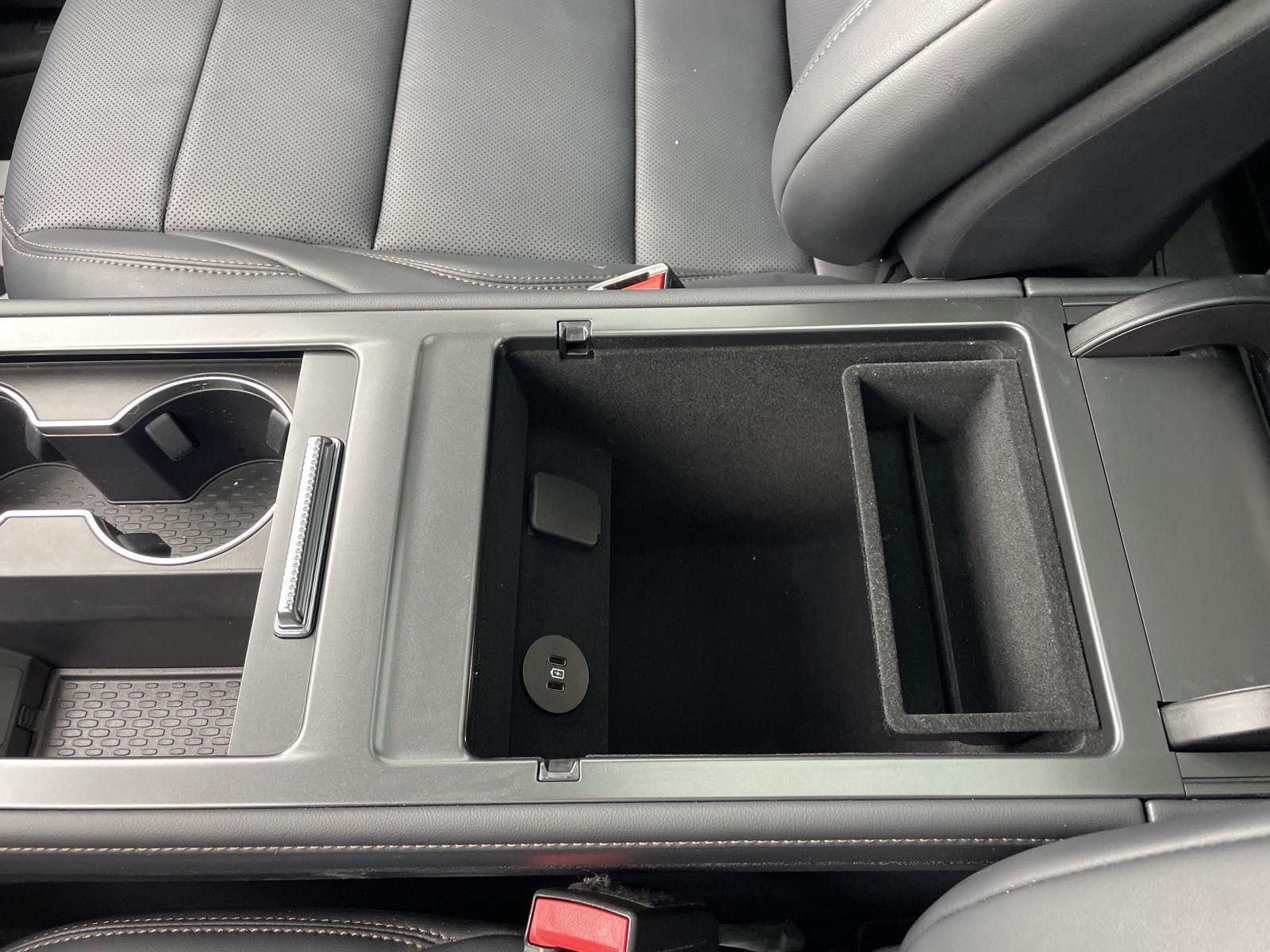 Vehicle photo 34