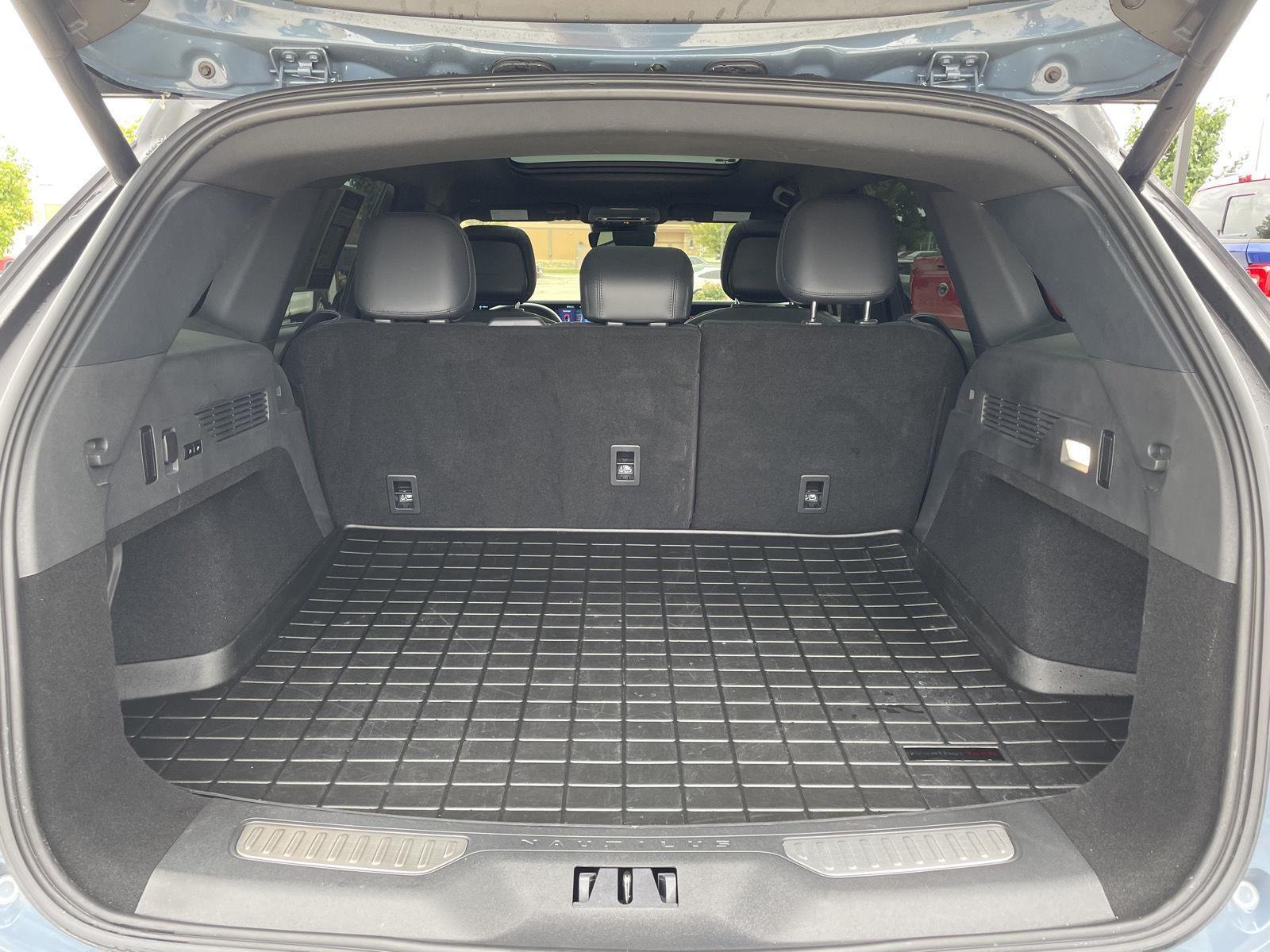 Vehicle photo 38