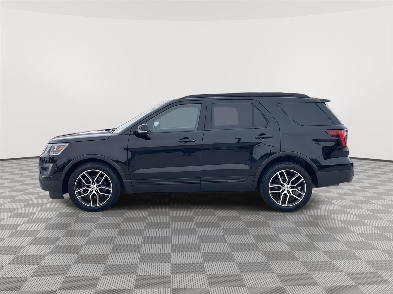 Vehicle photo 2