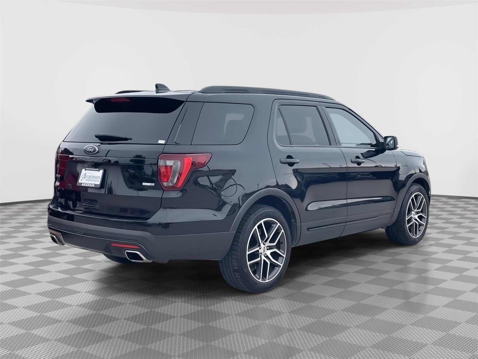 Vehicle photo 7