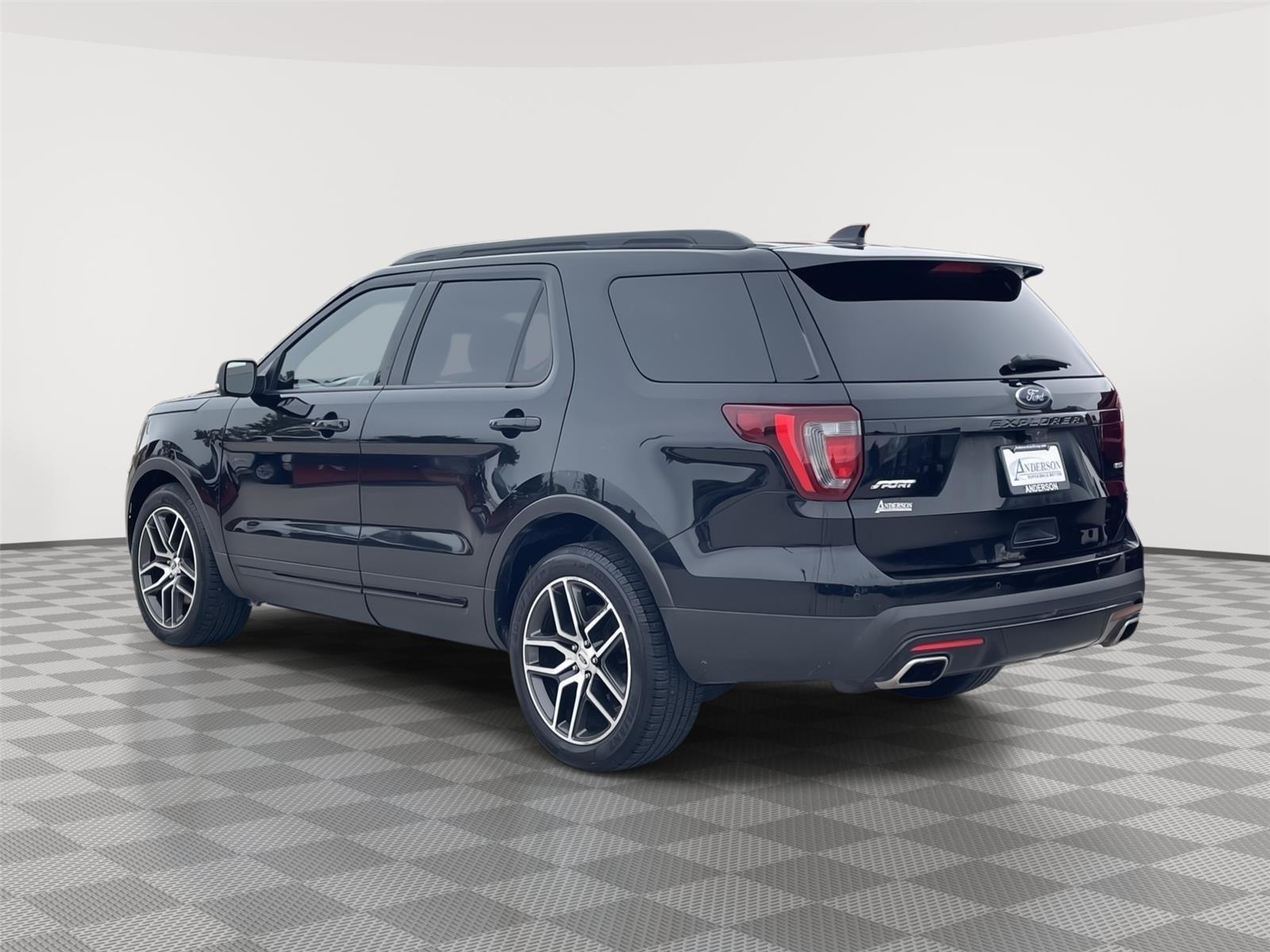 Vehicle photo 9