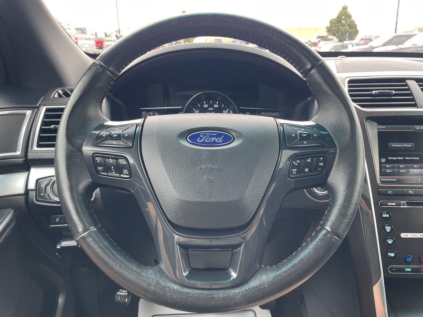 Vehicle photo 12