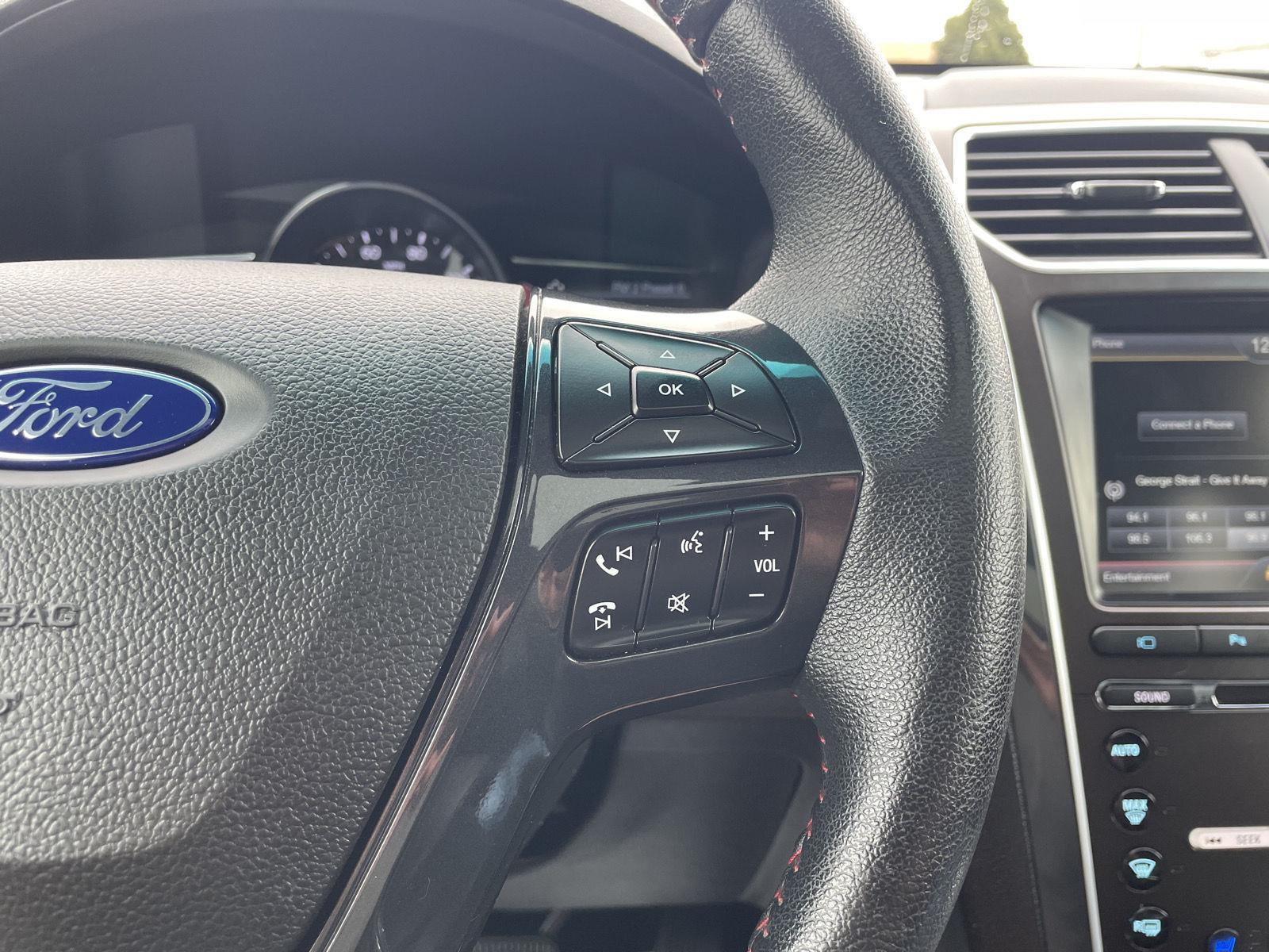 Vehicle photo 14